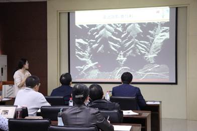 图片包含 室内, 房间, 活, 桌子描述已自动生成